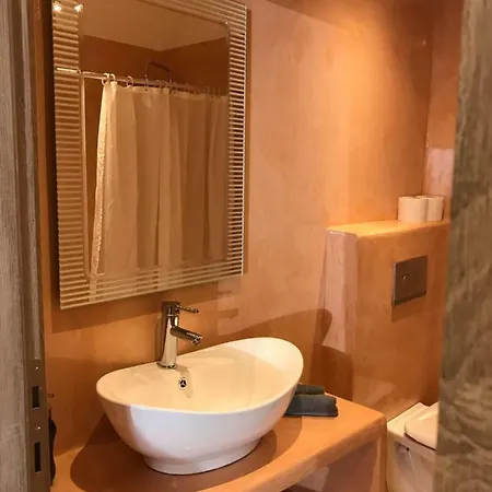 Fira 1 Apartmán *